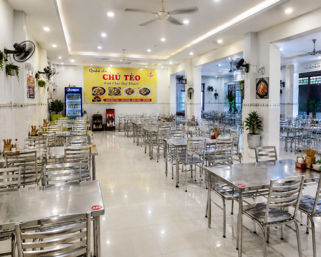 Case Study: Thay Đổi Không Gian Với Bàn Inox Quán Ăn Xếp Gọn