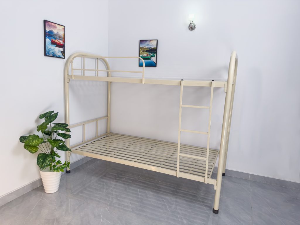 Nên Chọn Giường Tầng Sắt Hay Giường Gỗ Cho Nhà Trọ?