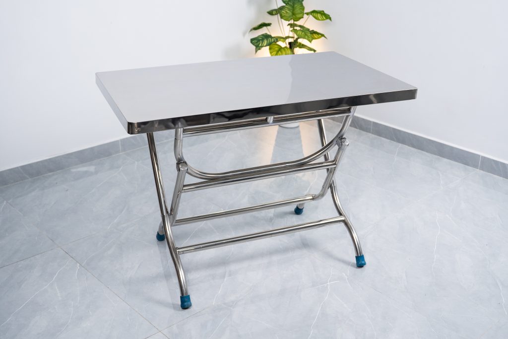 Nên Chọn Bàn Inox 304 Cho Quán Ăn Hay Bàn Inox 201 Cho Quán Ăn?